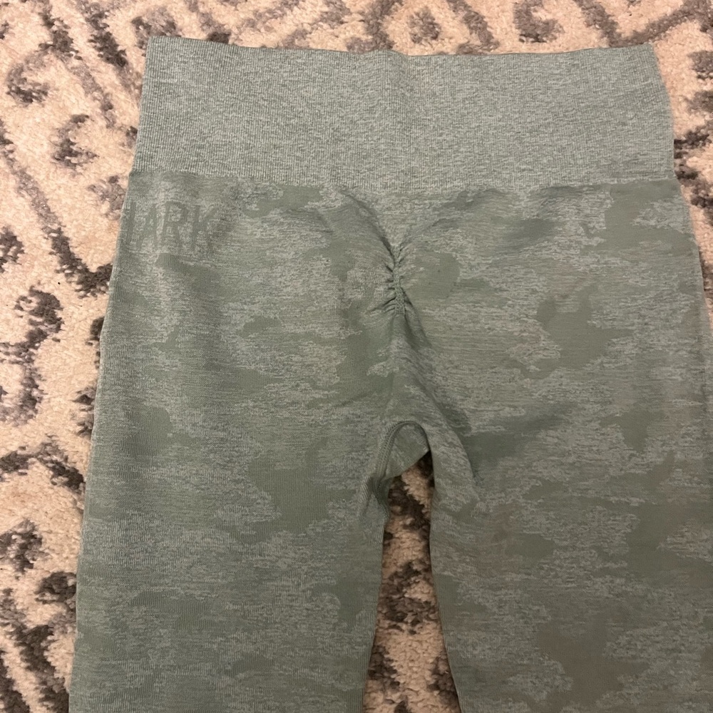 Cinched Gymshark Green Camo Leggings - Picture 7 of 8